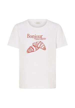 Witte korte mouwen t-shirt met rode tekst "Bonjour ma chérie" en een illustratie van twee croissants aan de voorkant.