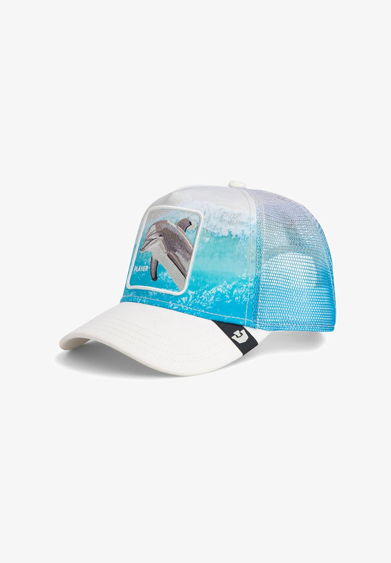 Casquette trucker blanche et bleue en mesh avec un motif de vague océanique et un écusson de dauphin sur le panneau avant.