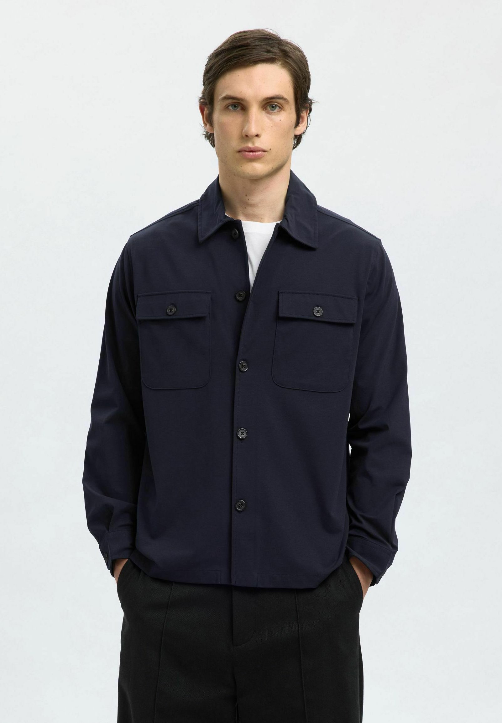 CHEMISE DÉCONTRACTÉE EN VELOURS CÔTELÉ - BLEU MARINE - HOMME | H&M FR