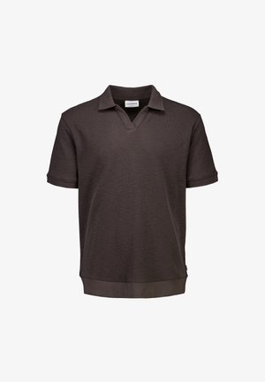 Kortermet mørkebrun poloskjorte med V-hals og litt teksturert stoff, vist på hvit bakgrunn.