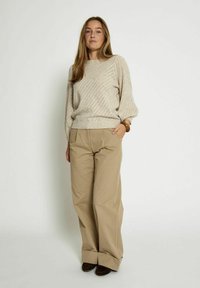 PEPPERCORN Jumper - fog sand