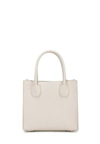 Piccola borsa a tracolla beige realizzata in pelle liscia, con due manici superiori, forma quadrata e design minimalista senza hardware visibile.