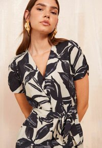 Friends Like These SHORT SLEEVE REGULAR FIT - Rochie tip cămașă - black white