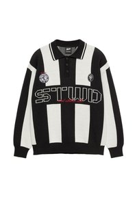 Črno-beli pulover polo z vzorcem črt, zrešil s tremi gumbi, vezenimi logotipi in mehko teksturo.