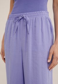 WE Fashion Auduma bikses - violet