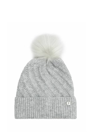 Szara, dziana czapka beanie z teksturowanym wzorem, z puszystym pomponem na czubku i ściągaczem u podstawy. Mały metalowy akcent w formie logo.