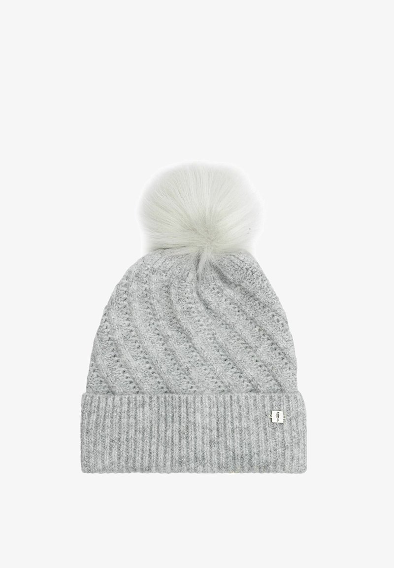Szara, dziana czapka beanie z teksturowanym wzorem, z puszystym pomponem na czubku i ściągaczem u podstawy. Mały metalowy akcent w formie logo.