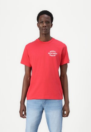 - T-shirt z nadrukiem