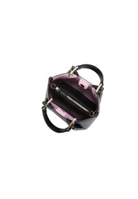 Borsa a tracolla nera in pelle con accentuazioni dorate, dotata di un interno rosa, doppi manici e una tasca con zip. Texture liscia e forma strutturata.