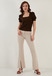 LELA SLIM FIT - Palaidinė - brown