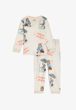 Cremefarbenes Schlafanzugset mit Illustrationen von Paddington Bär in Blau und Orange, mit langen Ärmeln und elastischem Bund an der Hose.