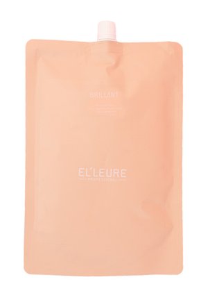 Peachkleurige navulzak met witte draaikap, gelabeld met "BRILLANT" en "EL'LEURE PROFESSIONAL" voor cosmetische of haarproducten.
