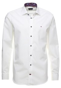 Camicia da uomo a maniche lunghe di colore bianco con bottoni neri e motivo paisley rosso all'interno del colletto, piccolo logo ricamato sul petto.