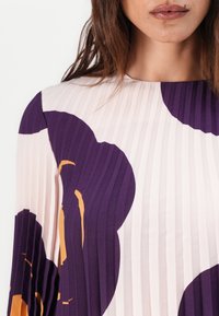 Marimekko FROSTI TUMMA - Rochie de zi - light pink/dark violet/brown