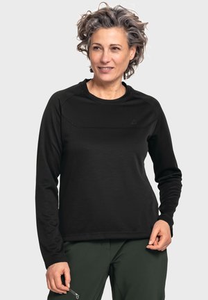 Schwarzes Langarmshirt mit Rundhalsausschnitt, das ein dezentes strukturiertes Paneel über der Brust und ein einfaches Logo oben links zeigt.