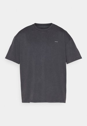 Dunkelgraues T-Shirt mit kurzen Ärmeln, aus Baumwolle, mit Rundhalsausschnitt und kleinem Logo auf der Vorderseite. Weiche Textur und lässiger Schnitt.
