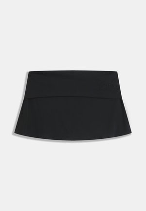 Zwarte sportrok met een brede tailleband, wijde zoom en geperforeerde logodetails. Gemaakt van rekbare, gladde stof.