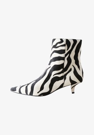 Next, REGULAR FIT - FOREVER COMFORT ALMOND TOE - Bottines - zebra print leather