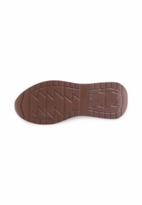 Semelle de chaussure en caoutchouc marron avec des motifs en zigzag texturés et des rainures pour une meilleure adhérence ; elle présente un bout arrondi et un talon plat.