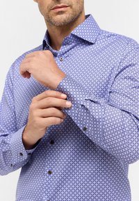 Eterna MODERN FIT - Skjorter - braun