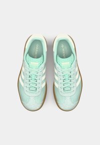 adidas Originals GAZELLE BOLD - Tenisky - ash green/off white