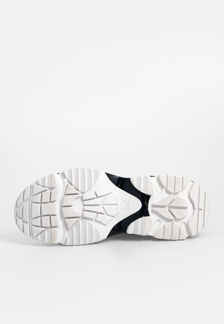 Sohle eines schwarz-weißen Sneakers mit strukturiertem Profilmuster und "MK"-Logo in der Mitte auf einem schlichten weißen Hintergrund.