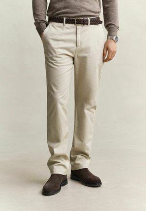 GANT, GANT REGULAR FIT SMART CHINOS - Stoffhose - clay beige