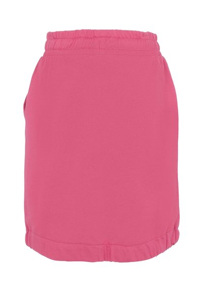 Gonna sportiva rosa con vita elastica. Il tessuto appare liscio e leggero, con un taglio dritto e un orlo arricciato.