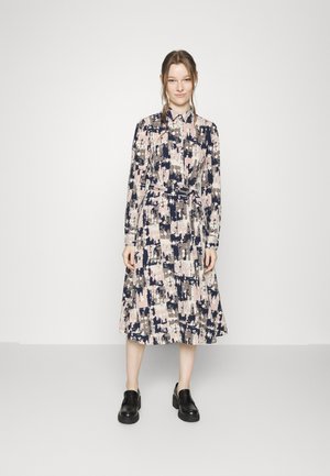 PCHILDA DRESS - Freizeitkleid - fawn