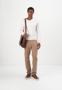 TOM TAILOR REGULAR WASHED - Chino - caribou beige