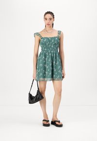 Hollister Co. SAIDIE MIDI DRESS - Dnevna obleka - chestnut