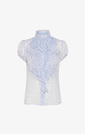 Hele sinine pluus lühikeste puhvidega varrukatega, volangkaelusega ja peenese südamekujundusega tumedamat sinist värvi valgel taustal. Nööbivaba ees.