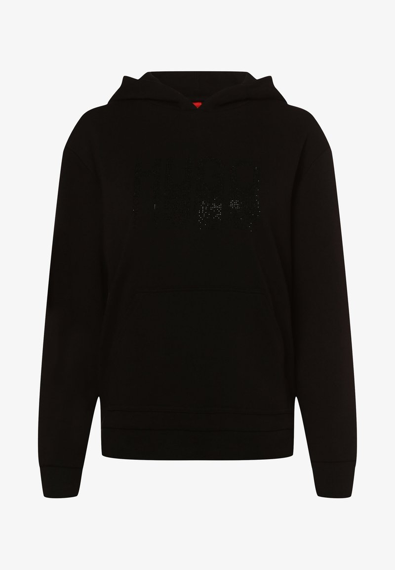 Sudadera negra con un bolsillo frontal, que presenta un logotipo texturizado de "HUGO" hecho de pequeños remaches. El material parece suave y está forrado de felpa.