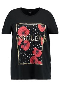 Camiseta negra de manga corta con un diseño floral que incluye amapolas rojas y lunares negros, enmarcada por un rectángulo dorado y la palabra "FABULOSA".