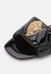 Kurt Geiger London KENSINGTON FLAT - Iešļūcenes - black