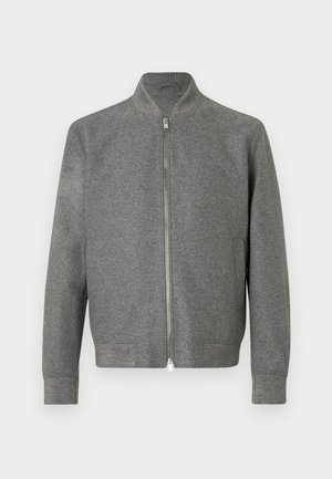 Grijze vest voor heren met rits, lange mouwen en een korte opstaand kraag, plat weergegeven tegen een witte achtergrond.
