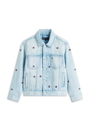 Lyseblå denimjakke med knapper foran, bryst- og sidelommer, med små røde, hvide og blå Tommy Hilfiger-flag broderet over det hele.