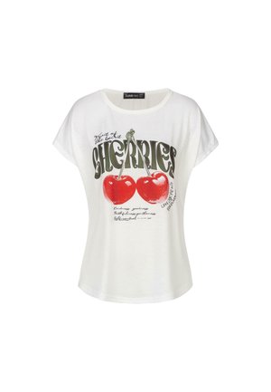 Hvid kortærmet t-shirt med grafik af to røde kirsebær og ordet "CHERRIES" i fed, stiliseret tekst. Blødt bomuldsstof.