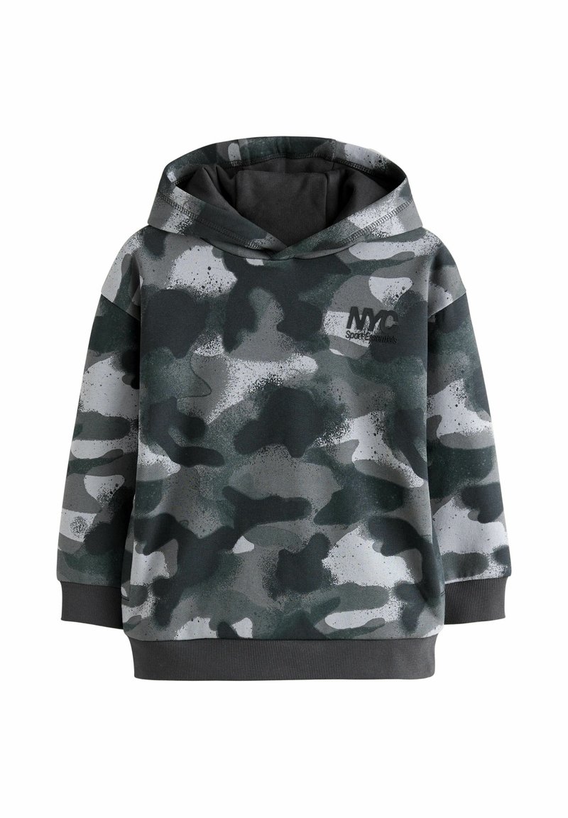 Sötétzöld camo mintás kapucnis pulóver szürke részletekkel. Puha anyagból készült, laza fazonú, bordázott mandzsettákkal és szegéllyel. A mellkason logó található.