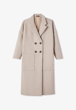 Lungo cappotto di lana beige con ampi revers, chiusura a doppio petto con bottoni e due grandi tasche applicate frontali.