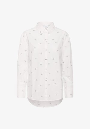 Bela srajca s gumbi, ki ima črne oblake, dolge rokave, ovratnik in ukrivljen rob. Narejena je iz lahkotnega materiala.