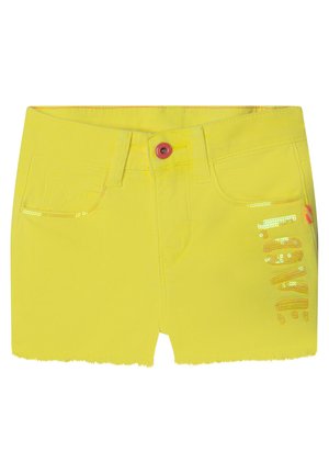 Shorts en denim jaune avec un ourlet effiloché, présentant un bouton rose et des sequins du côté droit. Comprend quatre poches.