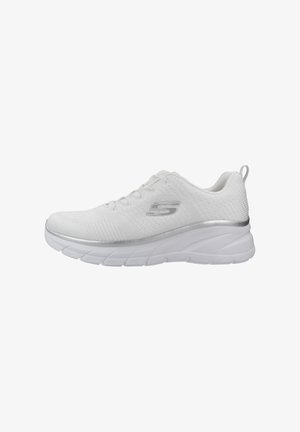 Weißer Skechers Sportschuh mit Mesh-Obermaterial, Schnürverschluss, gepolsterter Sohle und grauem "S"-Logo an der Seite.