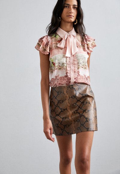 Alice + Olivia ELANA SNAKE SKIRT - Minigonna - camel/black