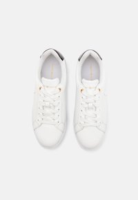 Tommy Hilfiger PLATFORM COURT - Sneakers basse - white