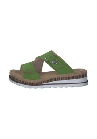 Grønne slidesandaler med krydsede stropper, en rund metalaccent og en tekstureret mellemsål. Platformen har stribede detaljer langs siderne.