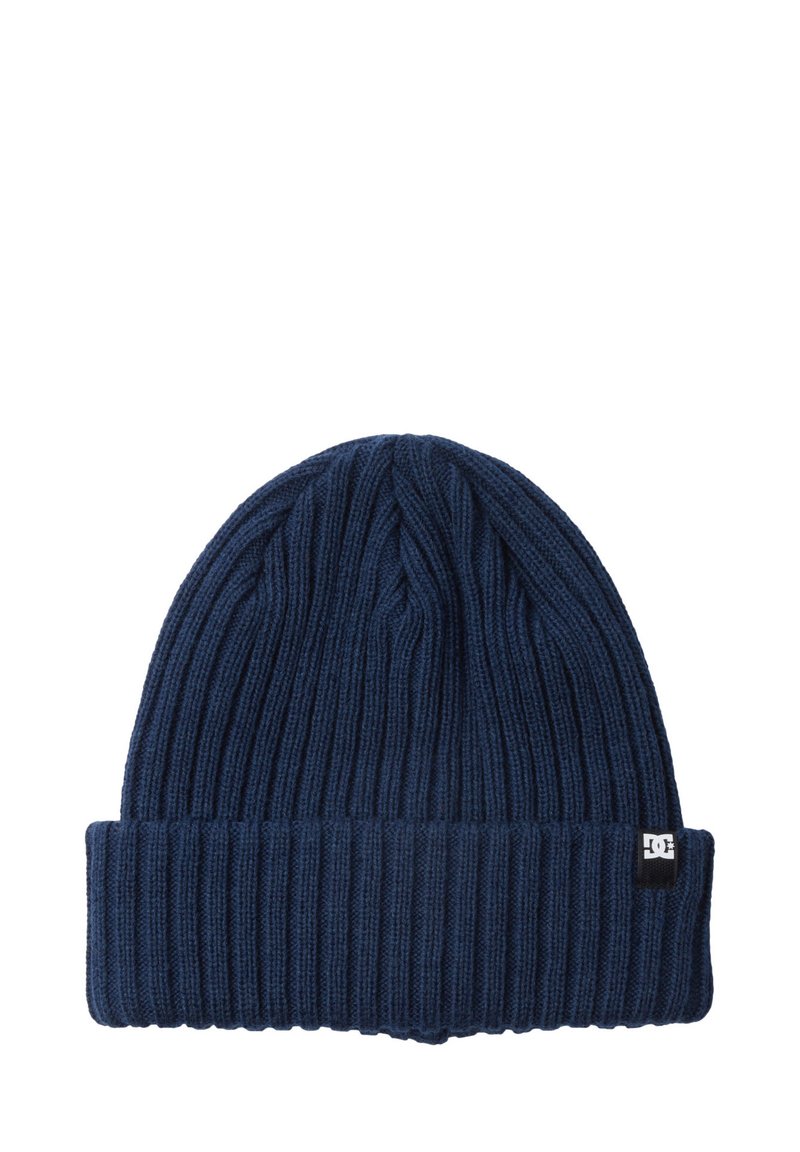 Gorro de punto azul marino con textura acanalada, puño doblado y una pequeña etiqueta con el logo de DC en el lateral.