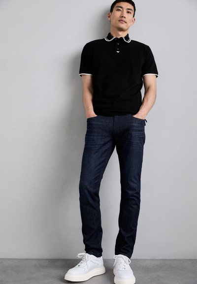 Emporio Armani Pieguloša piegriezuma džinsi - blue