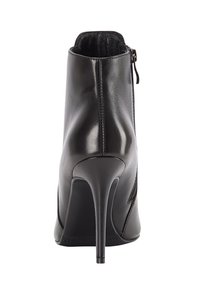 Zwarte leren enkelboot met een slanke hoge stilettohak, achterrits en een gladde afwerking, weergegeven vanaf de achterkant.