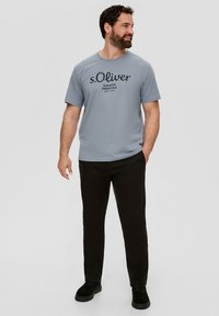 s.Oliver MET LOGO - Camiseta estampada - schiefergrau